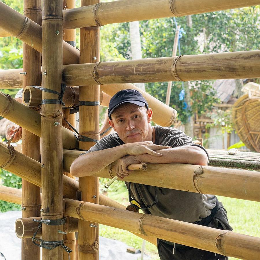 Скоростное строительство на Бали из возобновляемых материалов